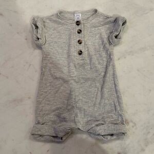 Lou Lou & Company grey ribbed romper, 6-12 months